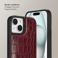 Selencia Coque de télephone Nova Croco avec cordon et porte-cartes Apple iPhone 15 - Burgundy