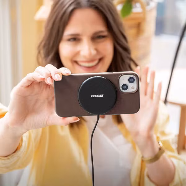 Accezz Coque Liquid Silicone avec MagSafe Apple iPhone 15 - New Tea Brown