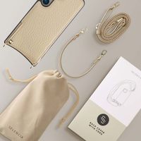 Selencia Coque arrière avec cordon et porte-cartes Nova Samsung Galaxy S24  - Beige