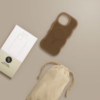 Selencia Coque arrière Wavy avec MagSafe Apple iPhone 16 Pro Max - Mocha Brown