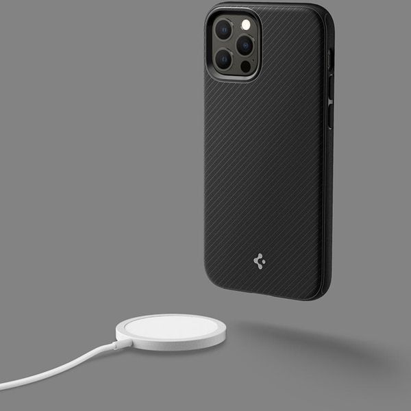 Spigen Coque arrière MagSafe Armor iPhone 12 (Pro) - Noir